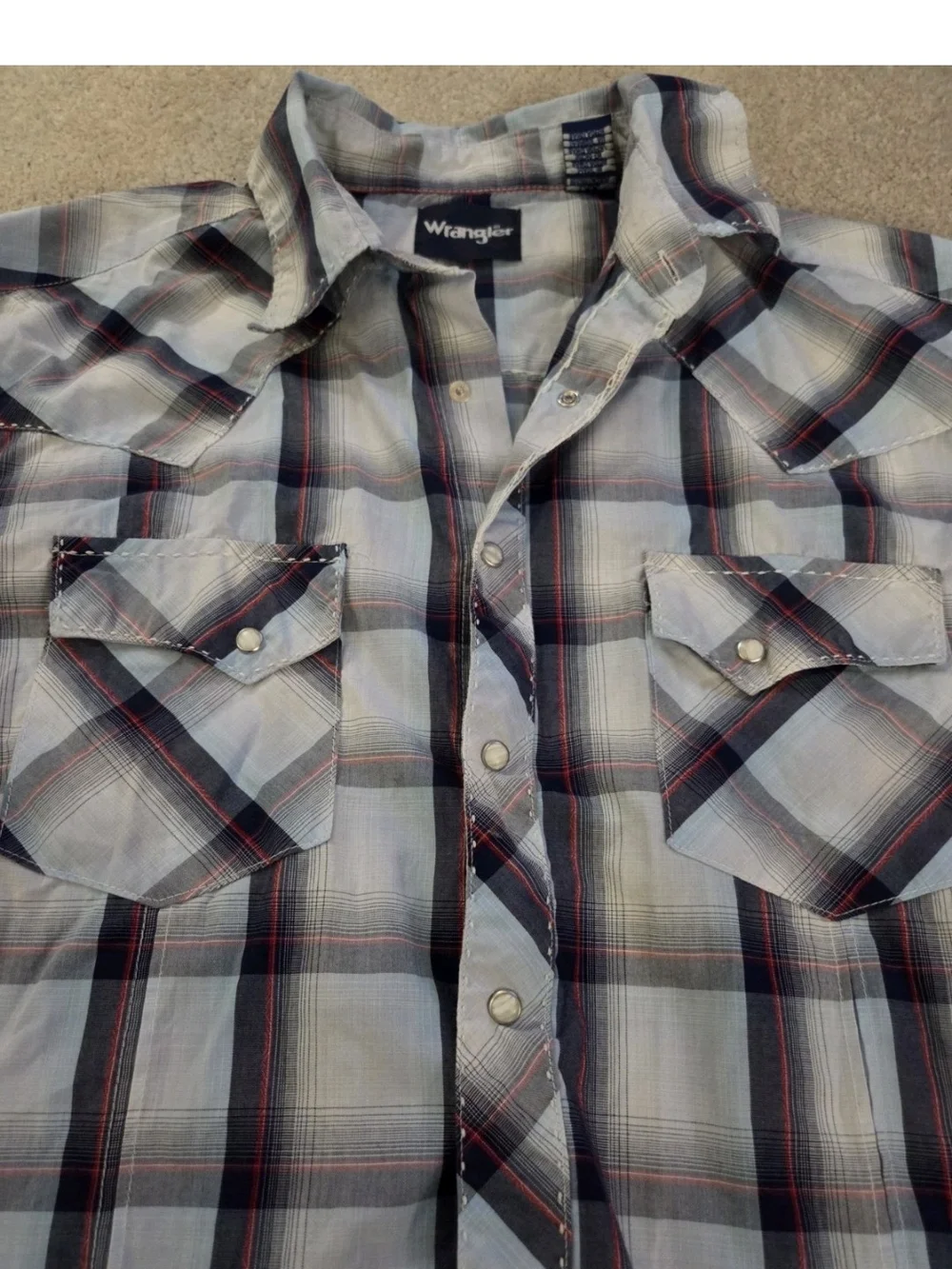 Wrangler Men's Gray Plaid Button-Down Shirt